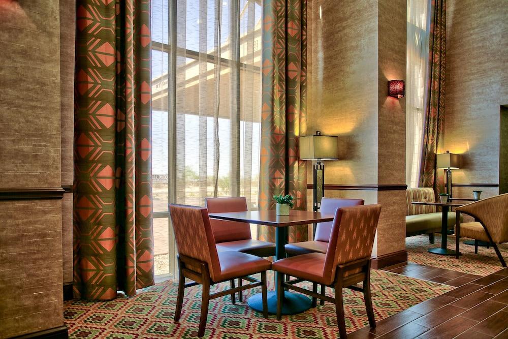 Hampton Inn & Suites Scottsdale At Talking Stick Екстериор снимка