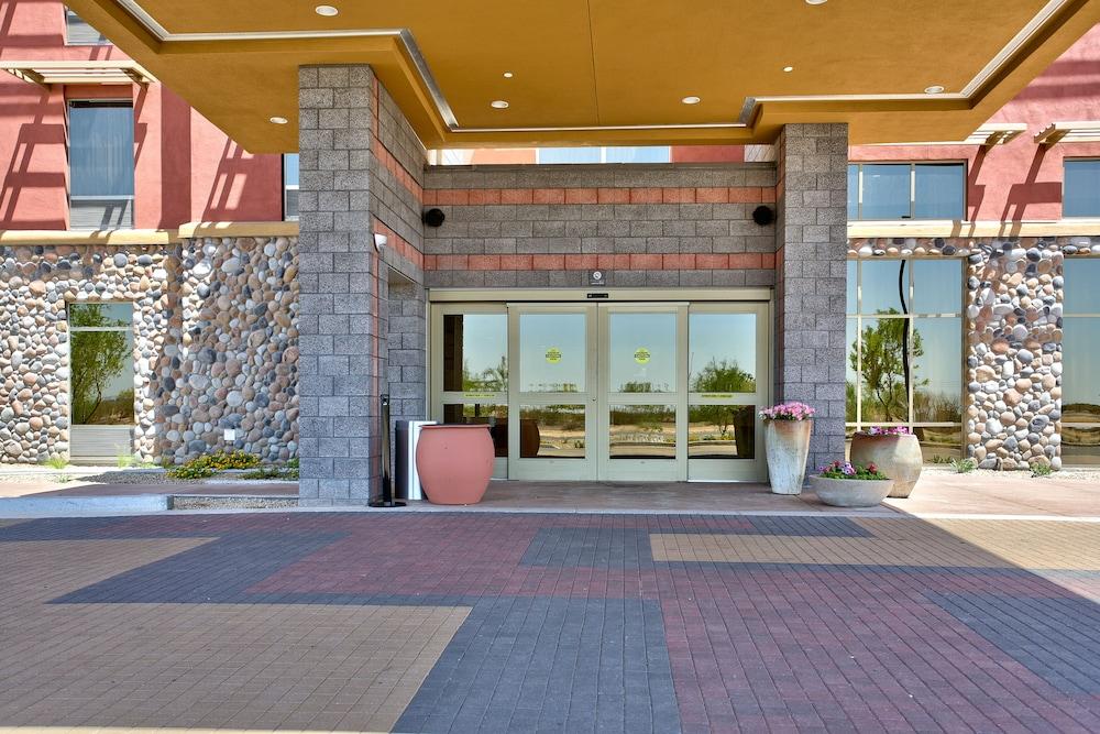 Hampton Inn & Suites Scottsdale At Talking Stick Екстериор снимка