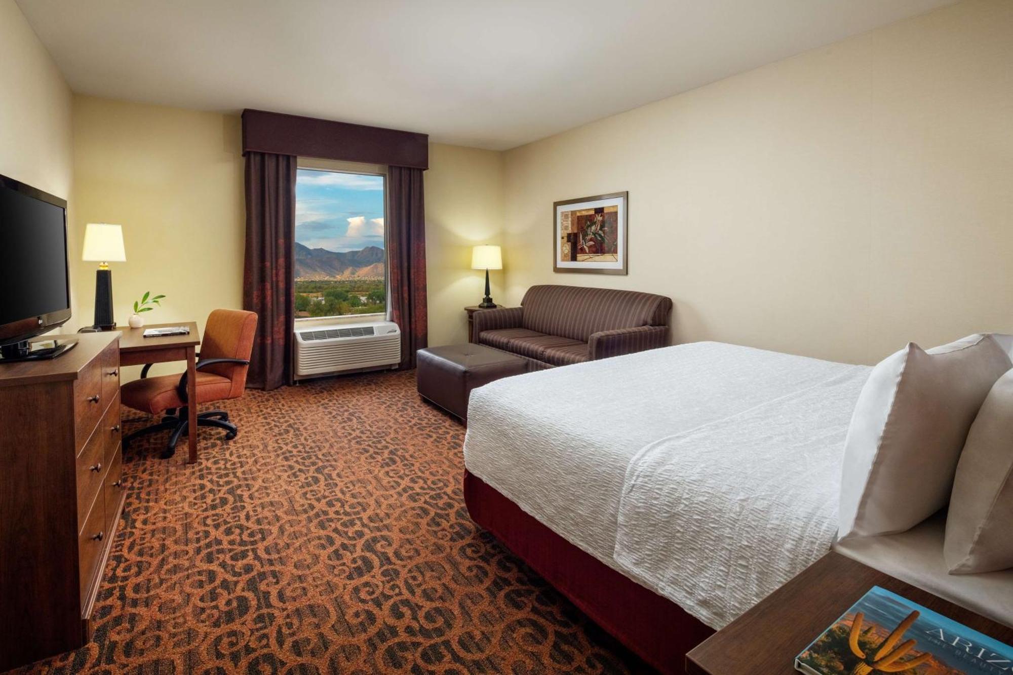 Hampton Inn & Suites Scottsdale At Talking Stick Екстериор снимка