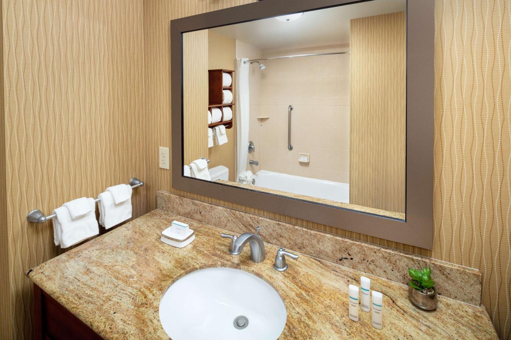 Hampton Inn & Suites Scottsdale At Talking Stick Екстериор снимка