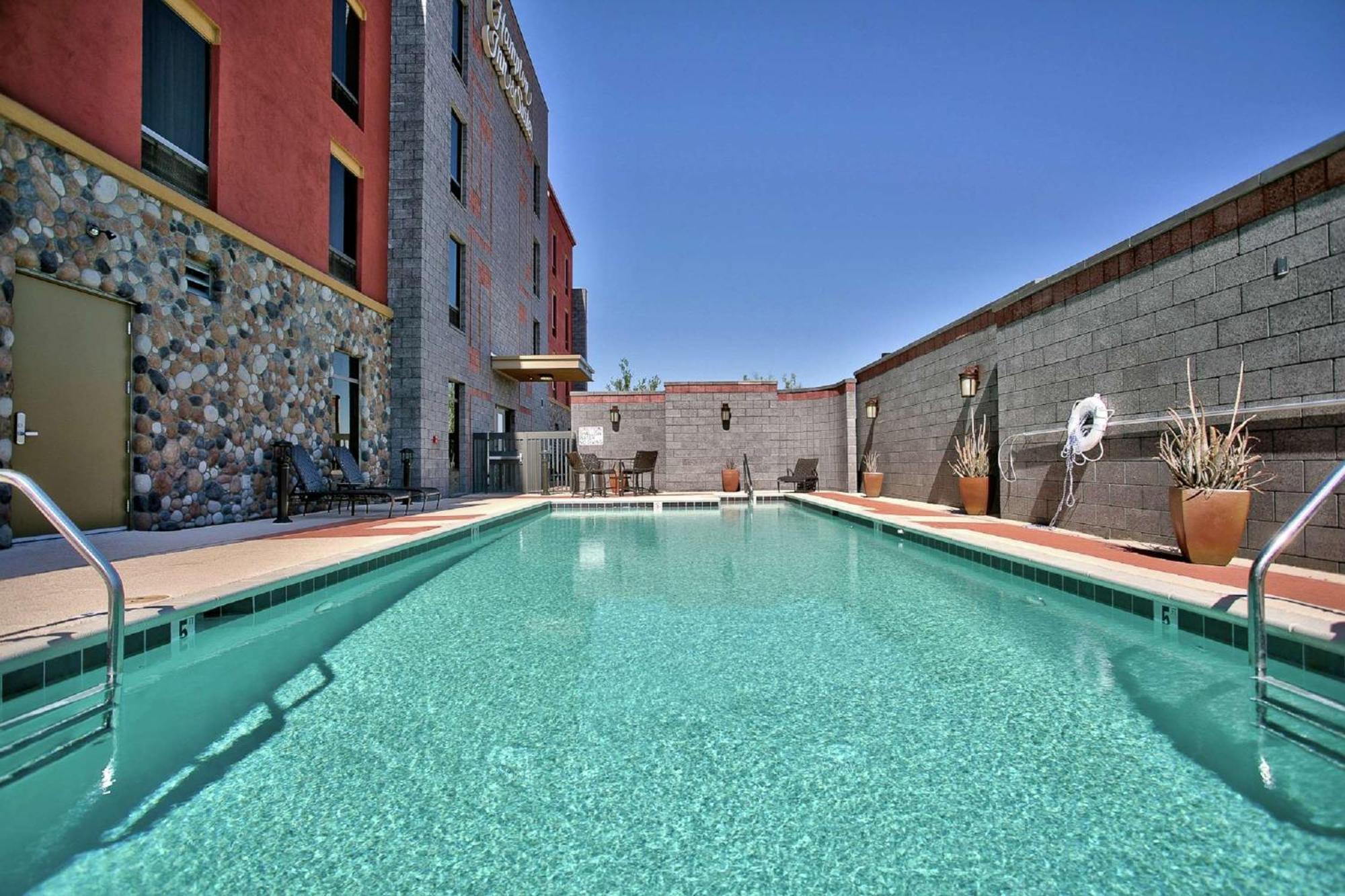 Hampton Inn & Suites Scottsdale At Talking Stick Екстериор снимка