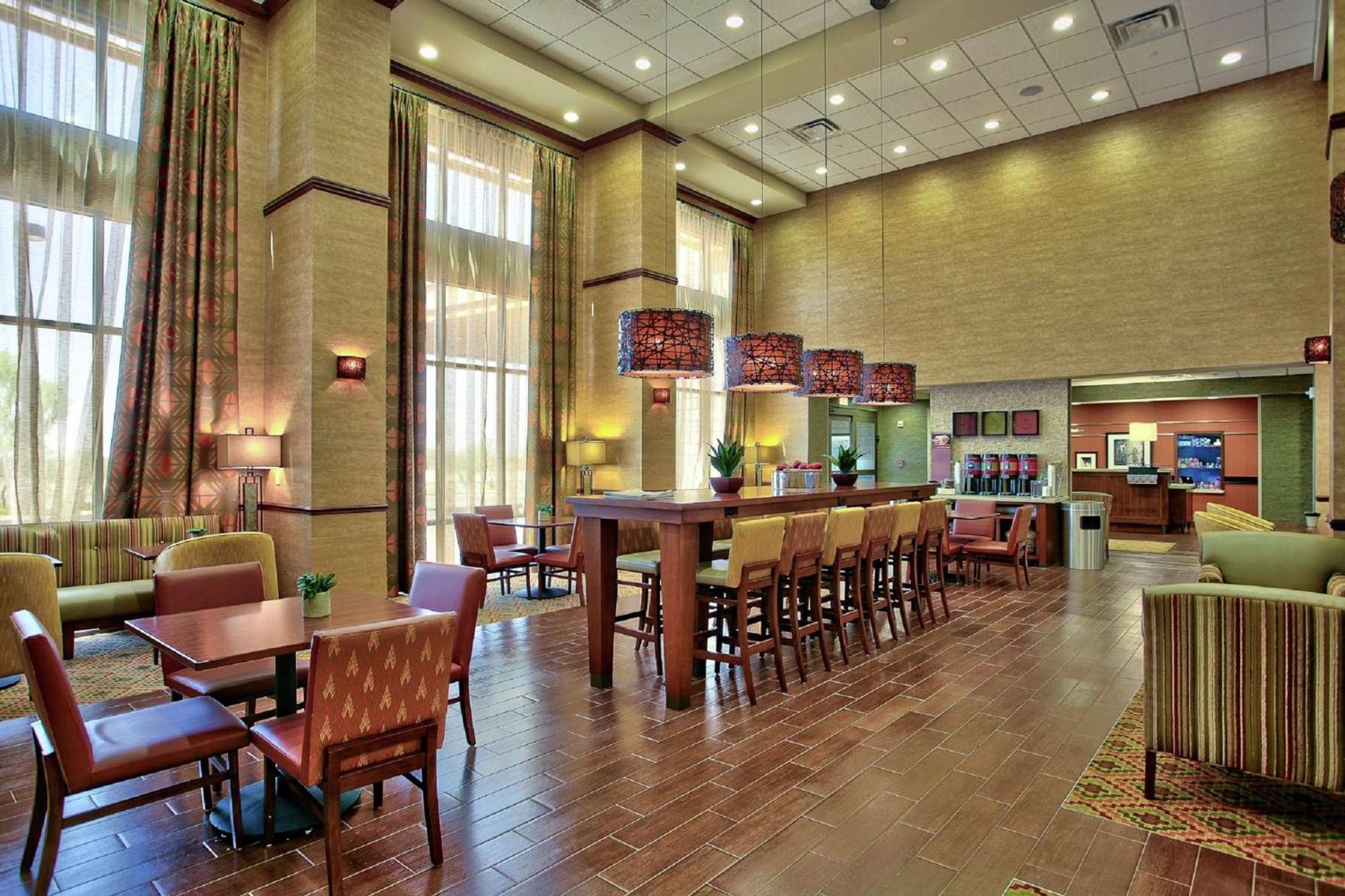 Hampton Inn & Suites Scottsdale At Talking Stick Екстериор снимка