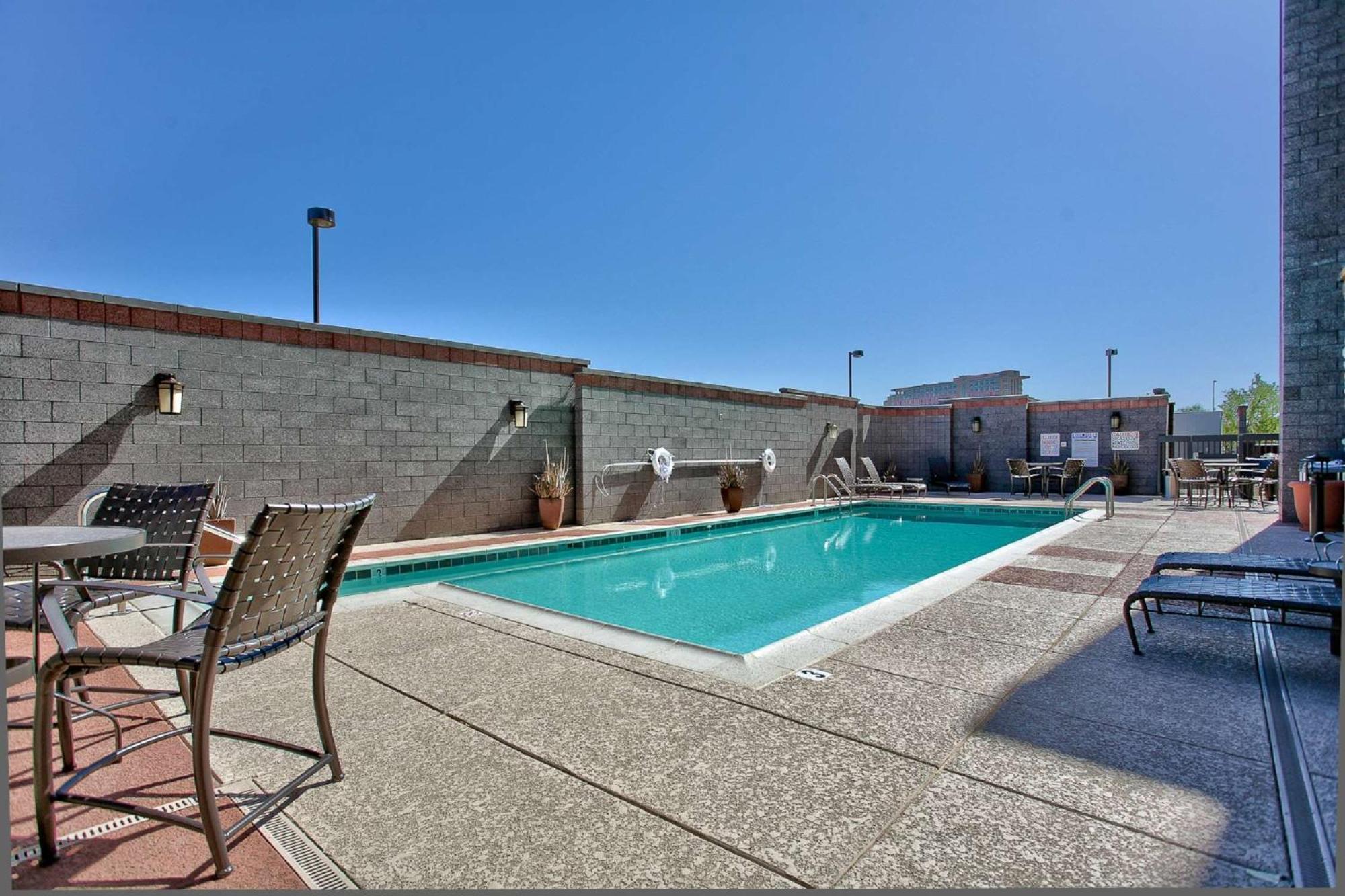 Hampton Inn & Suites Scottsdale At Talking Stick Екстериор снимка